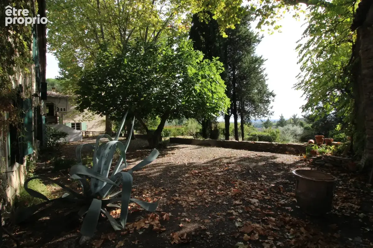 Mas 300 m2 sur 5 hectares. - photo 17