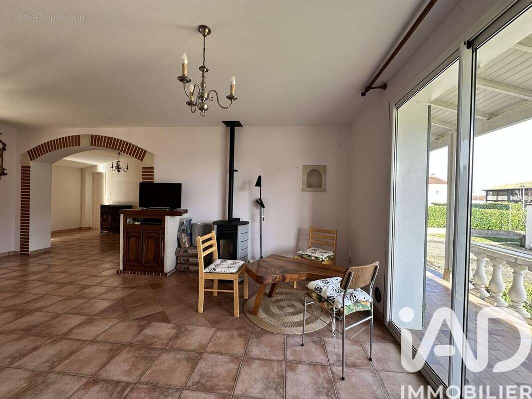 Maison 111 m² à Villeneuve-Sur-Lot  - photo 8