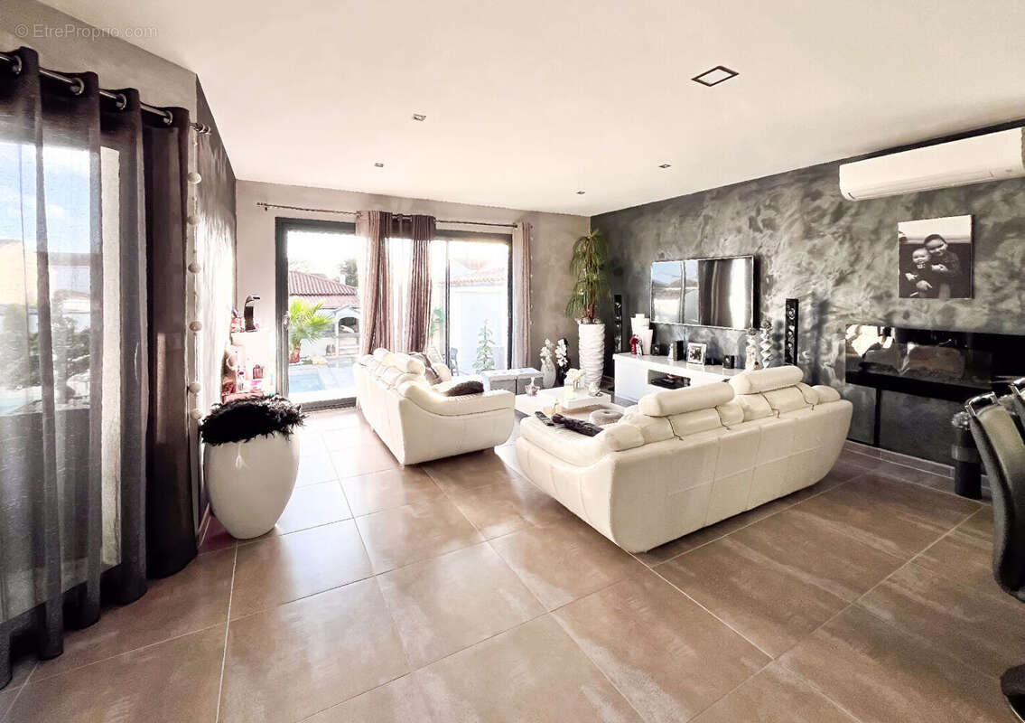 Maison à SAINTE-SOULLE