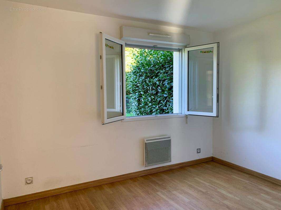 Appartement à CRUZILLES-LES-MEPILLAT