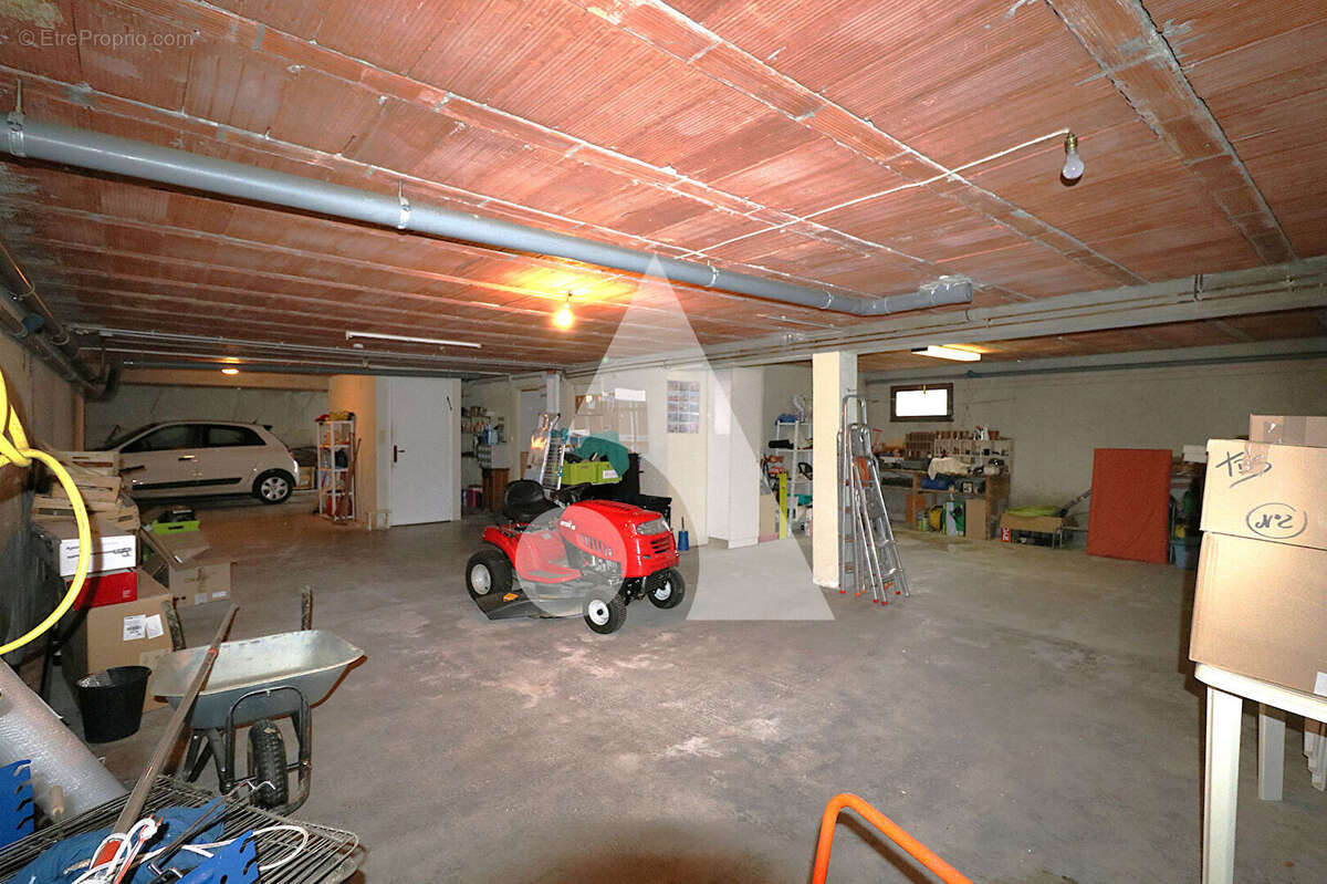 Robuste maison de 7 pièces et 215 m² - photo 10