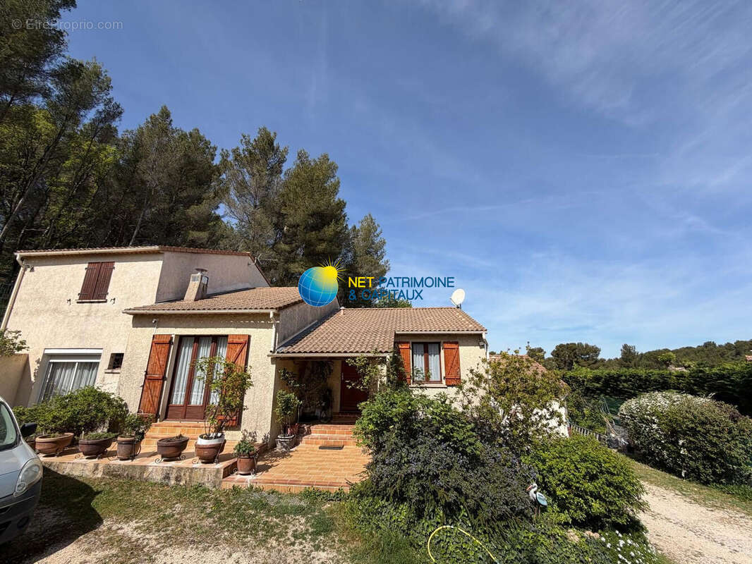 Maison à SIMIANE-COLLONGUE