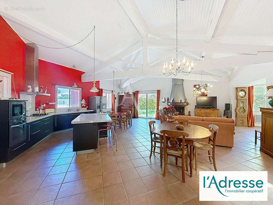 Maison à BRUGUIERES