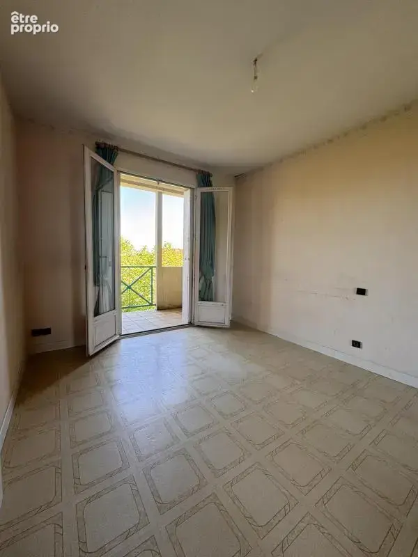 Appartement en copropriete - t4 - photo 2