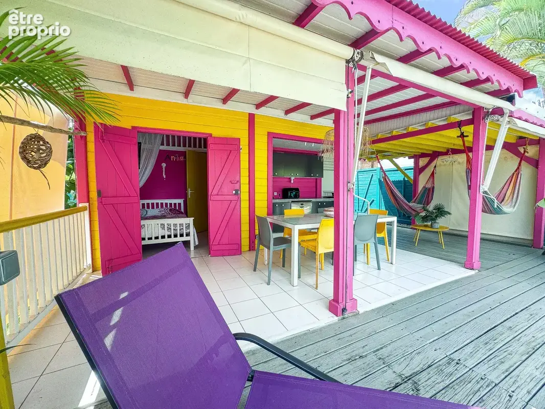 Bungalow coloré avec terrasse au cœur d’un jardin tropical - photo 5