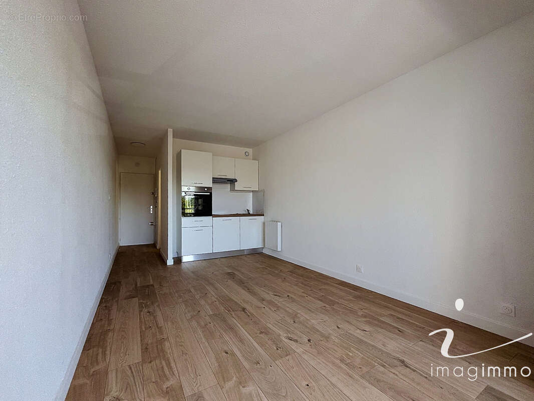 Dans une residence entre plage et port studio renove avec parking prive - photo 3