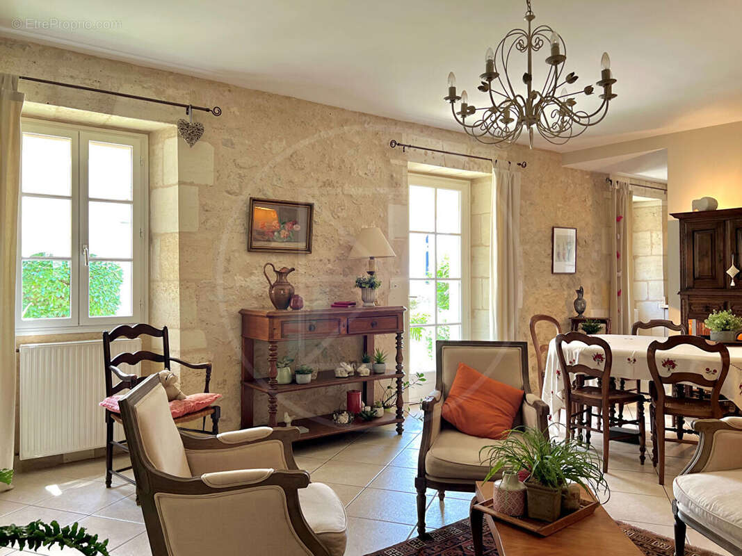 Maison à FRONSAC