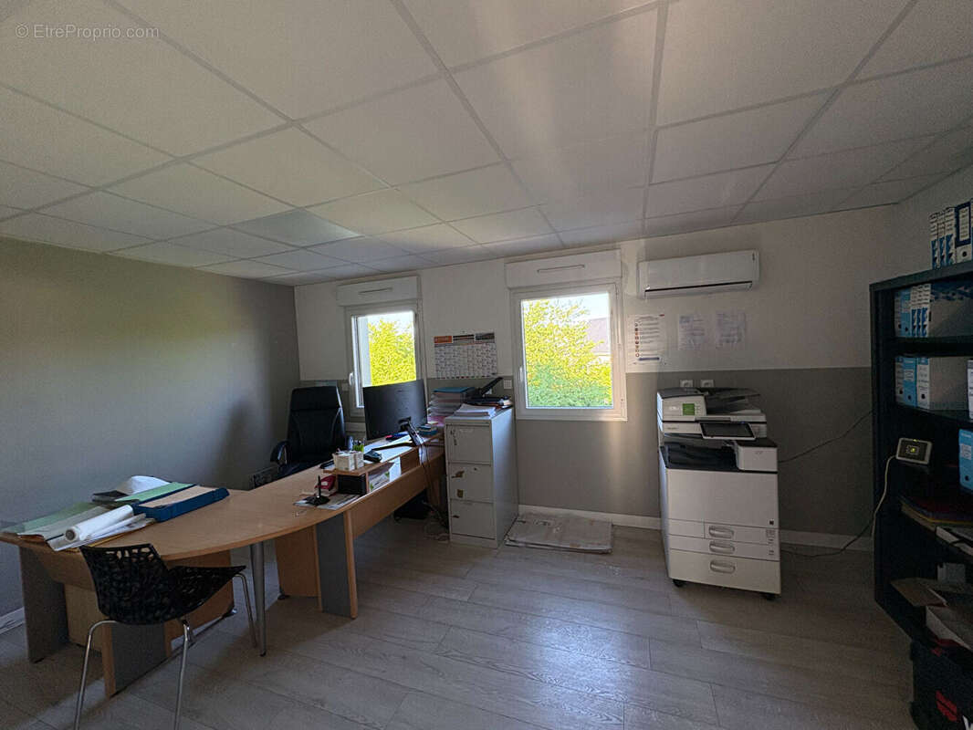 Commerce à LES PONTS-DE-CE