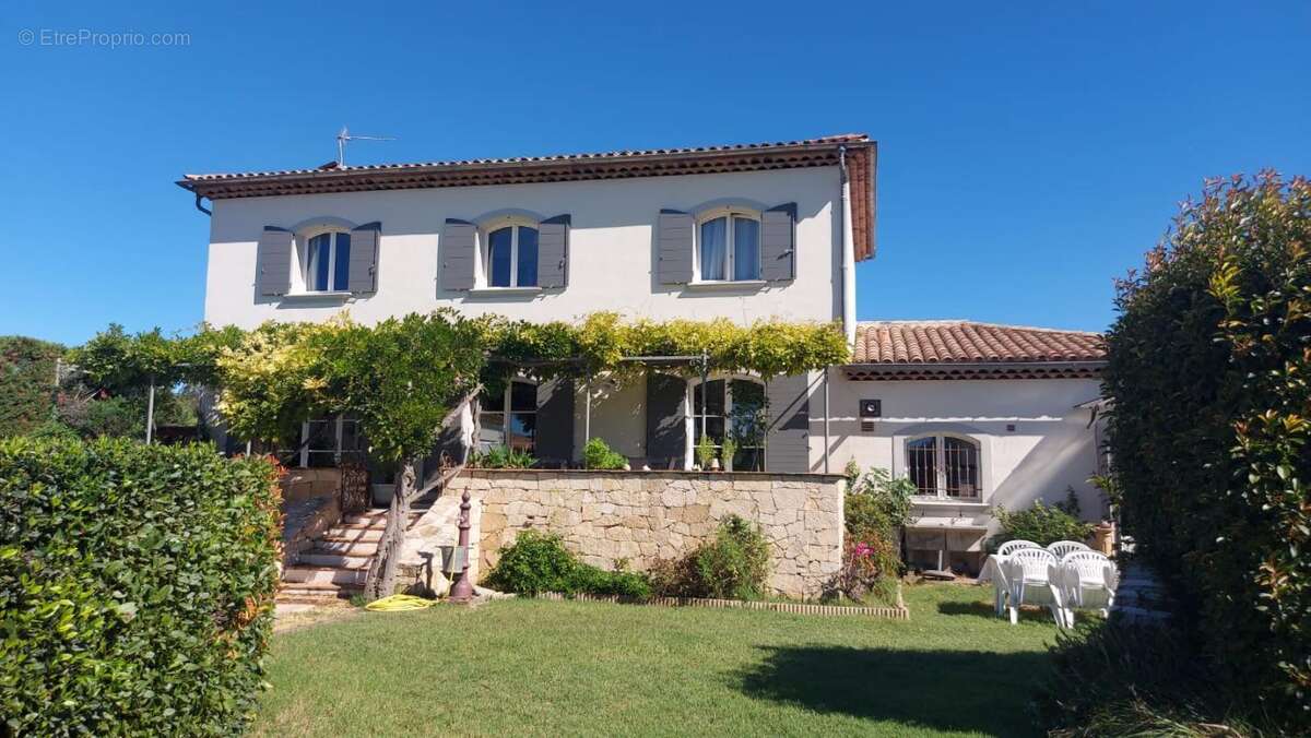 Maison à LE MUY