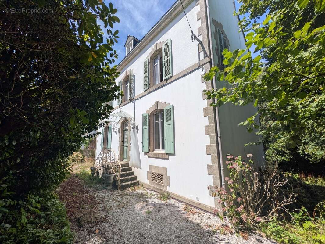 Guemene sur scorff maison bourgeoise  7 pièces 185 m² environ avec garage et dépendances,un puits une parcelle de 3706m² - photo 4