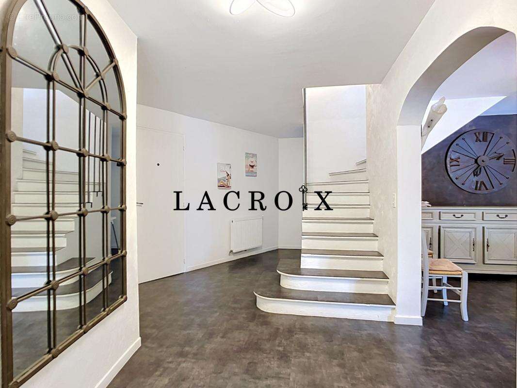 Maison 197 m² à Althen-Des-Paluds  - photo 7