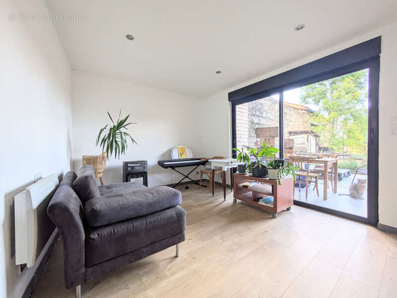 Maison de ville a cottance - 160 m² - salon et sejour - 4 chambres - exterieur - puits - photo 2