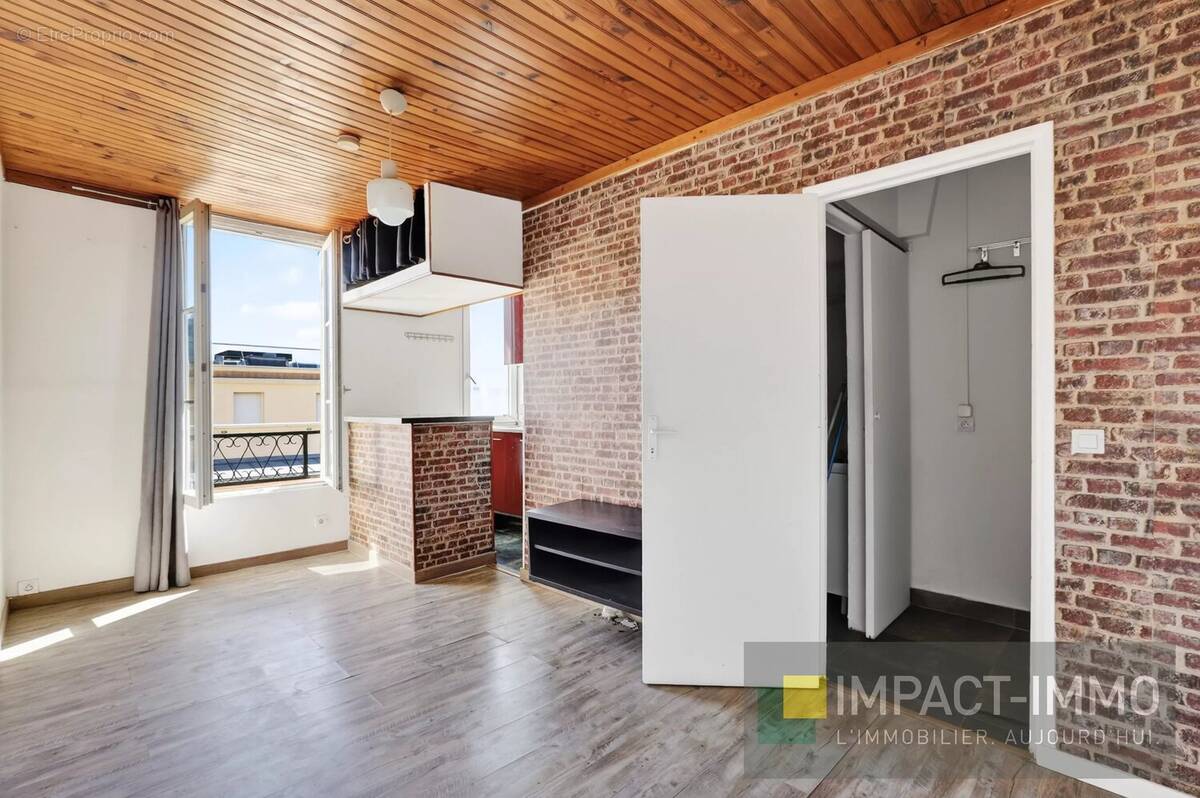 Appartement à COURBEVOIE