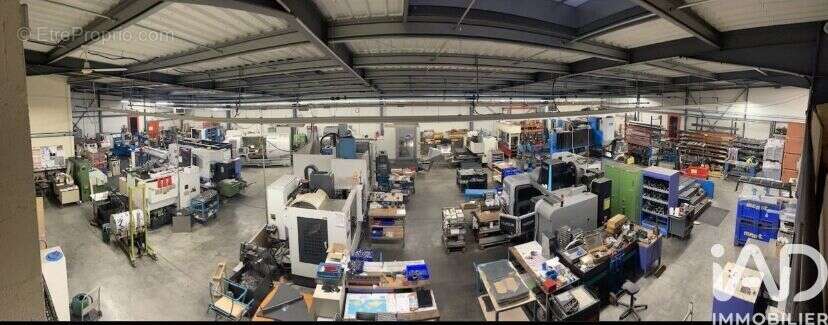 Commerce 1125 m² à Joue-Les-Tours  - photo 2