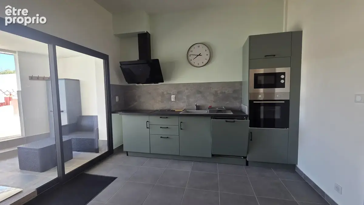 A vendre - cers - villa plain-pied de 172 m2 de type 5 sur 700 m2 de terrain avec piscine et garage - photo 15