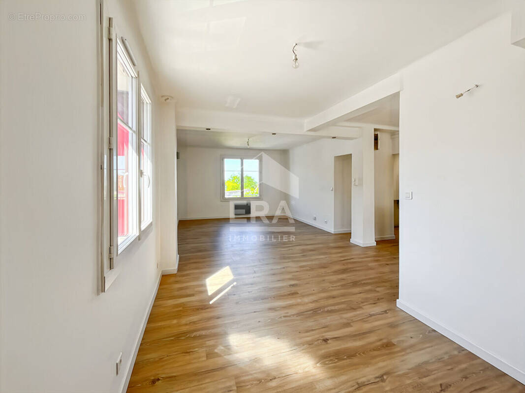 Appartement à MARSEILLE-4E