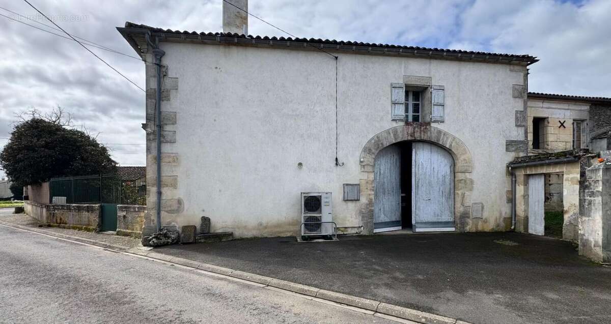 Maison à CHERVES-RICHEMONT