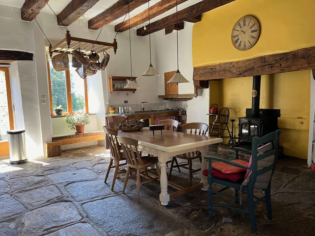Maison à COUSSAC-BONNEVAL