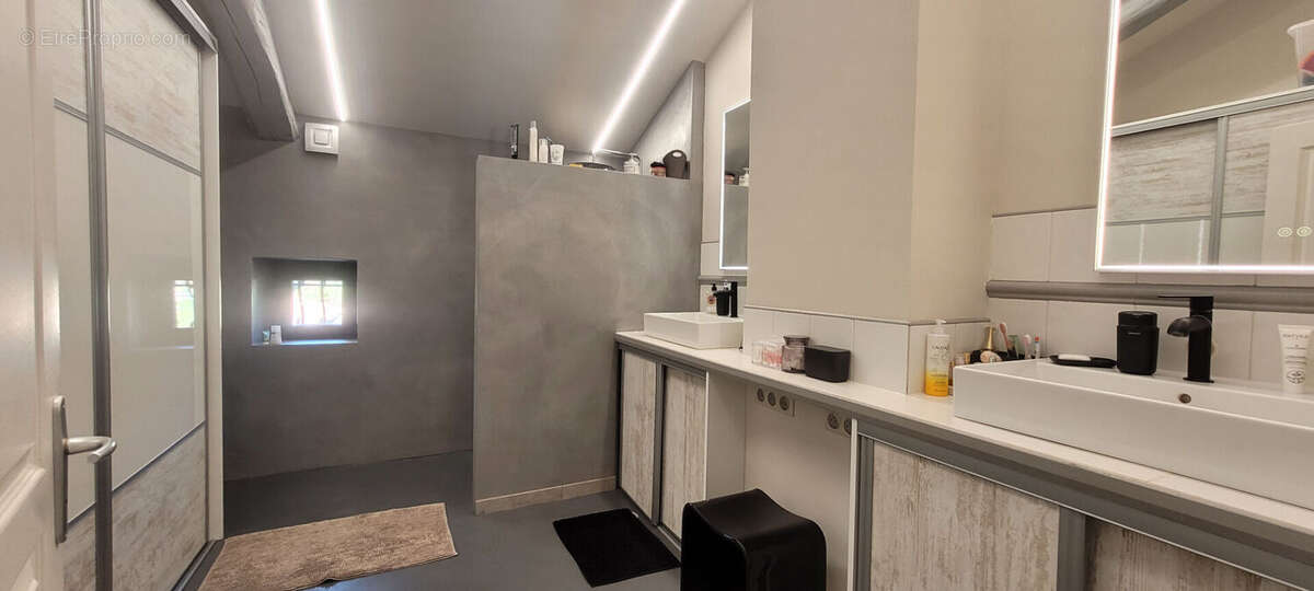 Maison à SAINT-PAUL-TROIS-CHATEAUX