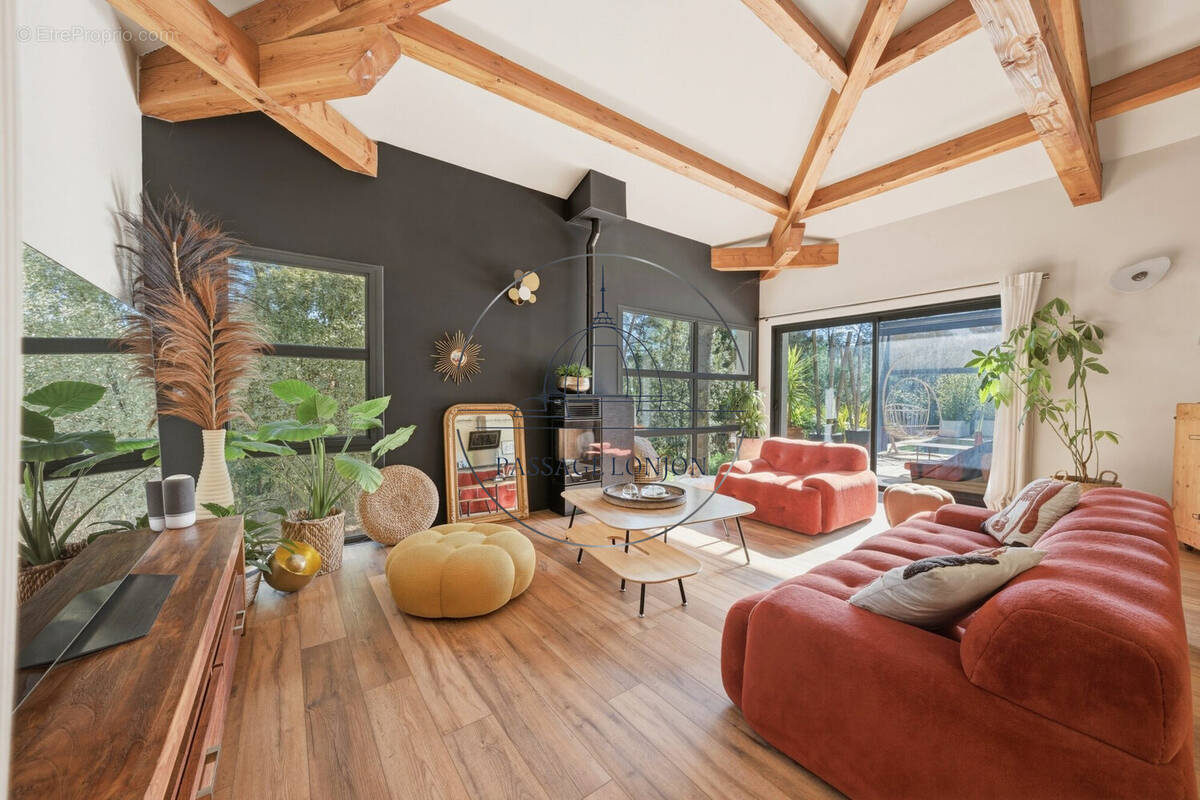 Maison à SAINT-CLEMENT-DE-RIVIERE