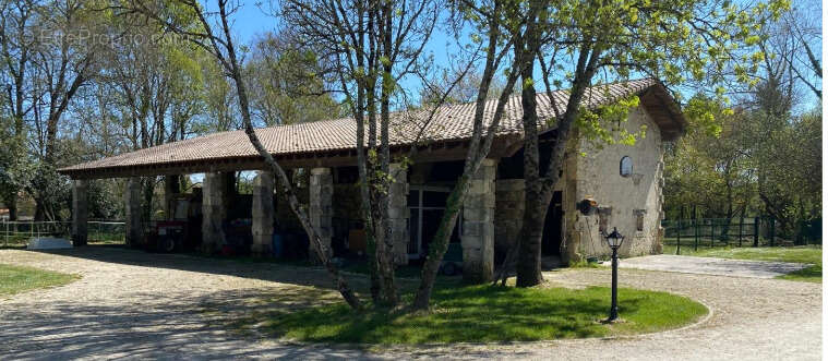 Maison à SAINT-CHRISTOLY-DE-BLAYE