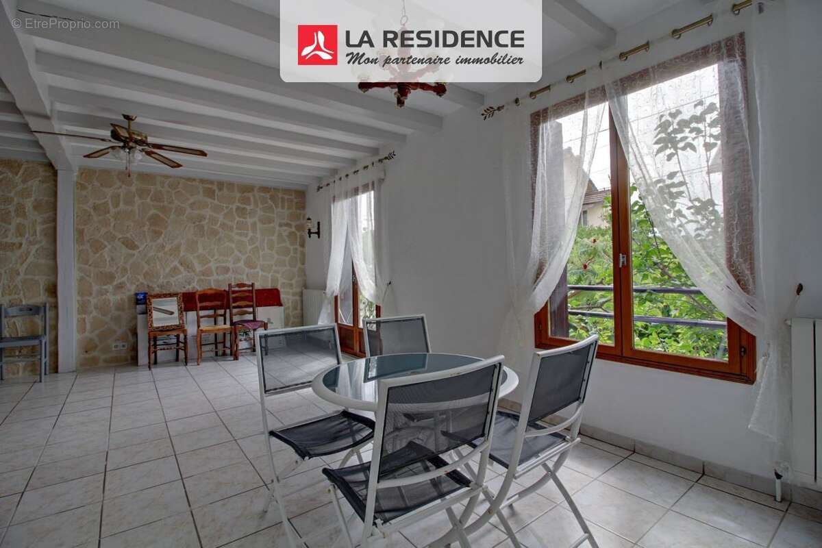 Maison à LES MUREAUX