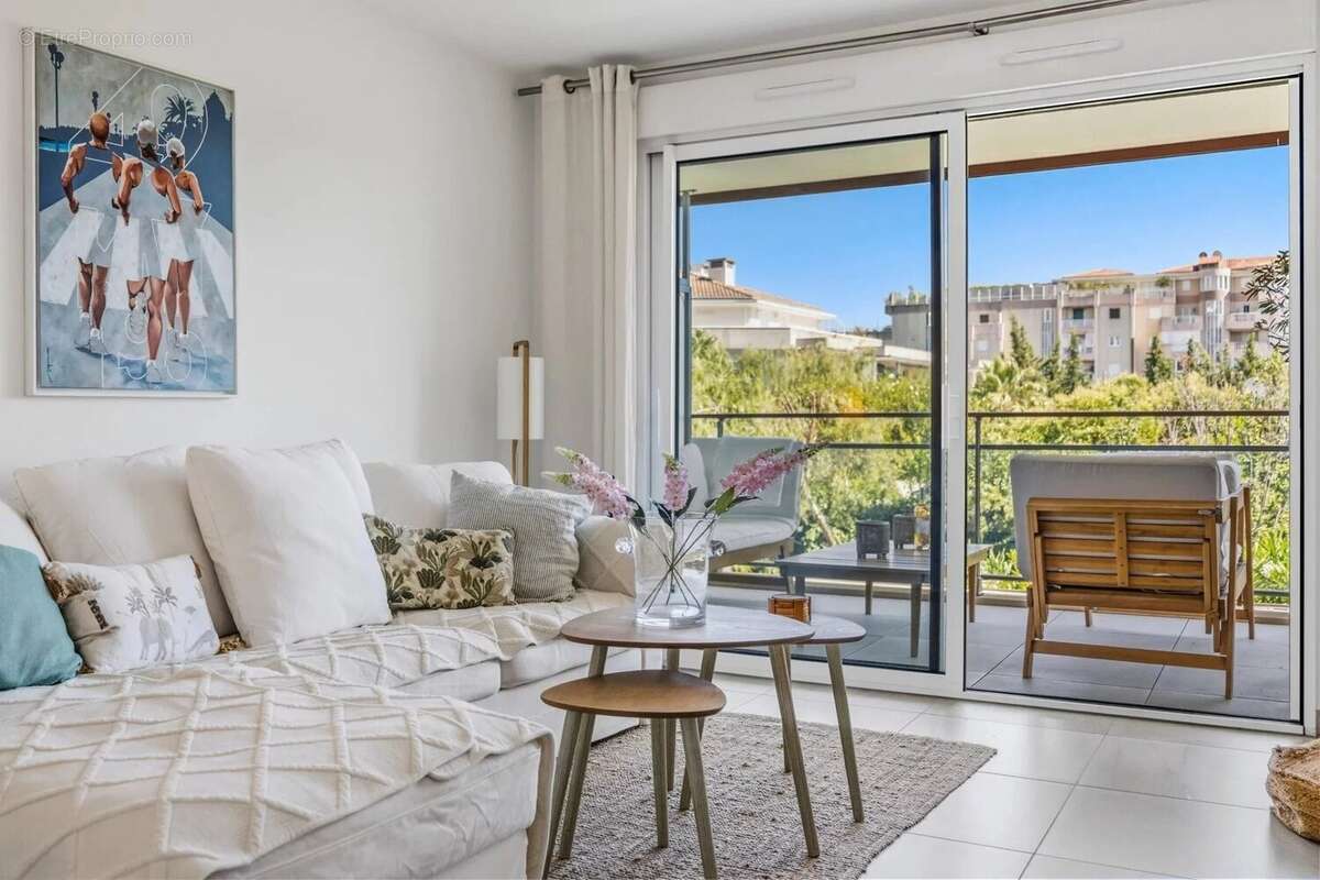 Appartement à VALLAURIS
