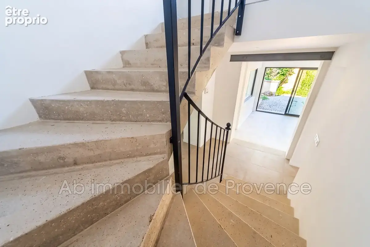 Maison 110 m² à Rognes  - photo 9
