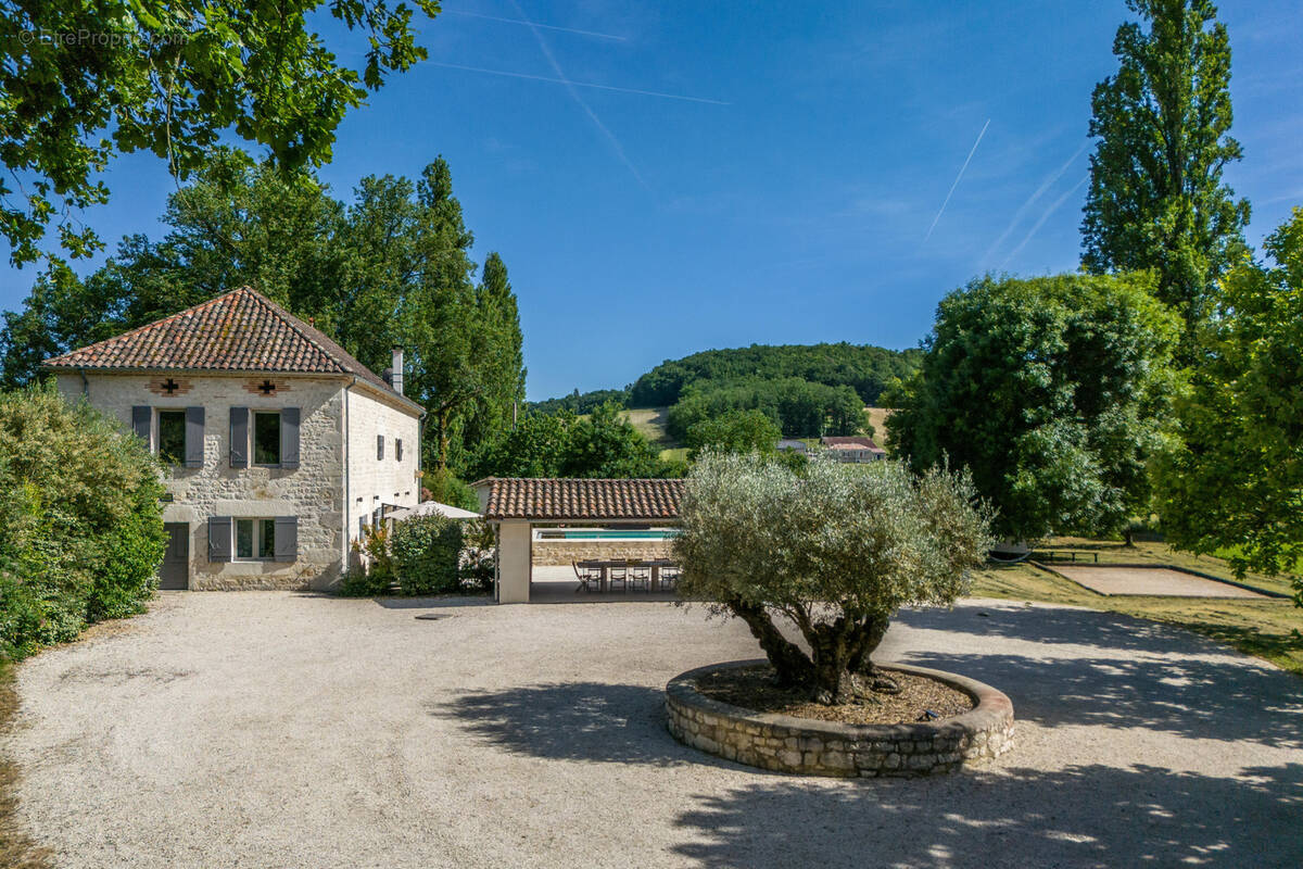 Maison à CASTELNAU-MONTRATIER