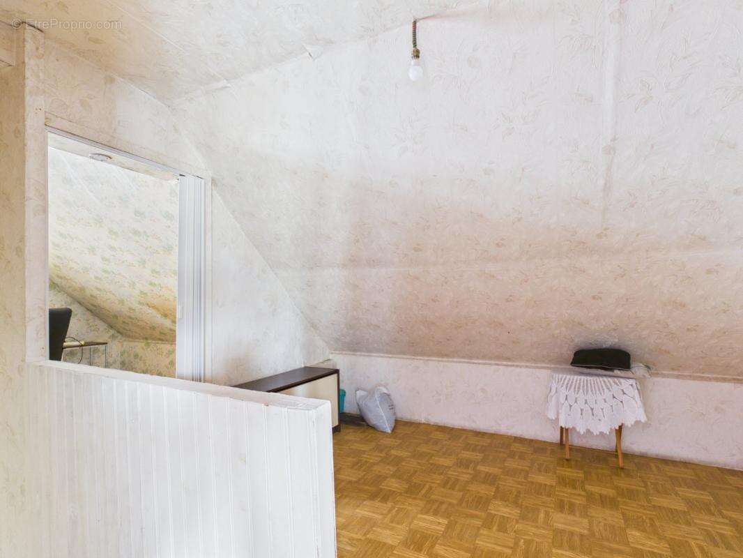 Maison 154 m² à Clastres  - photo 11