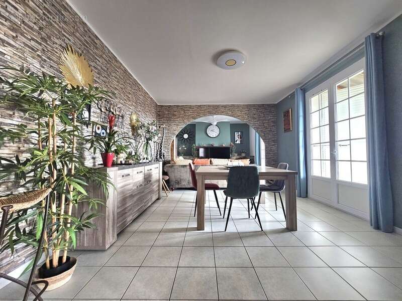 A vendre maison de 300 m2 divisées en 4 habitations, terrain 1395 m2, garage et terrain cOnstructible à MONTE (Haute Corse) - photo 4