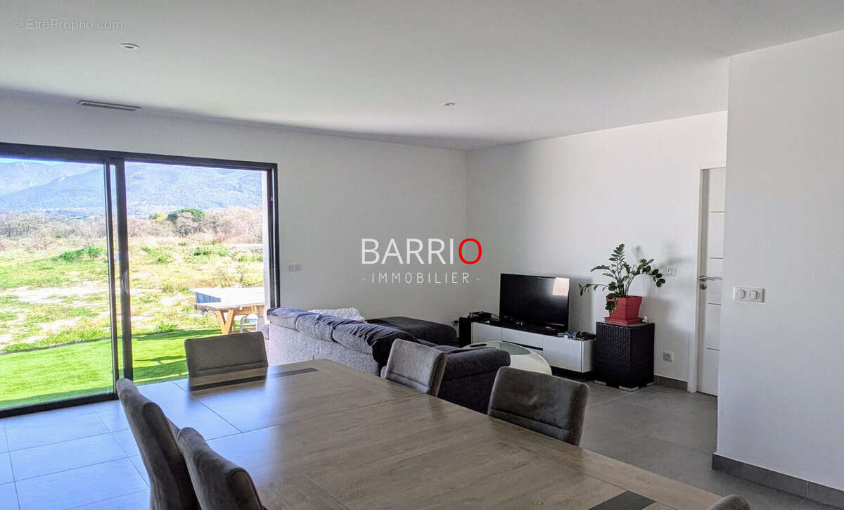 Maison à VILLELONGUE-DELS-MONTS