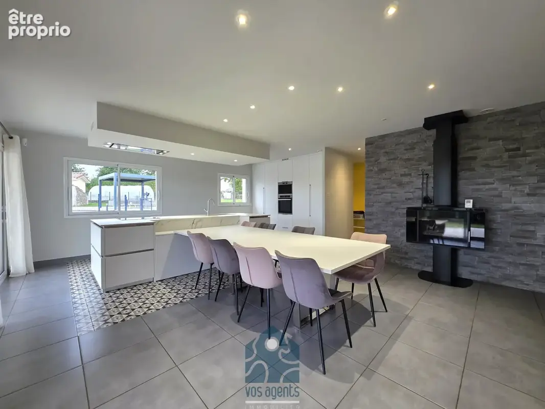 Maison T5 avec piscine, double garage, terrasse couverte, pergola et dépendances - photo 4