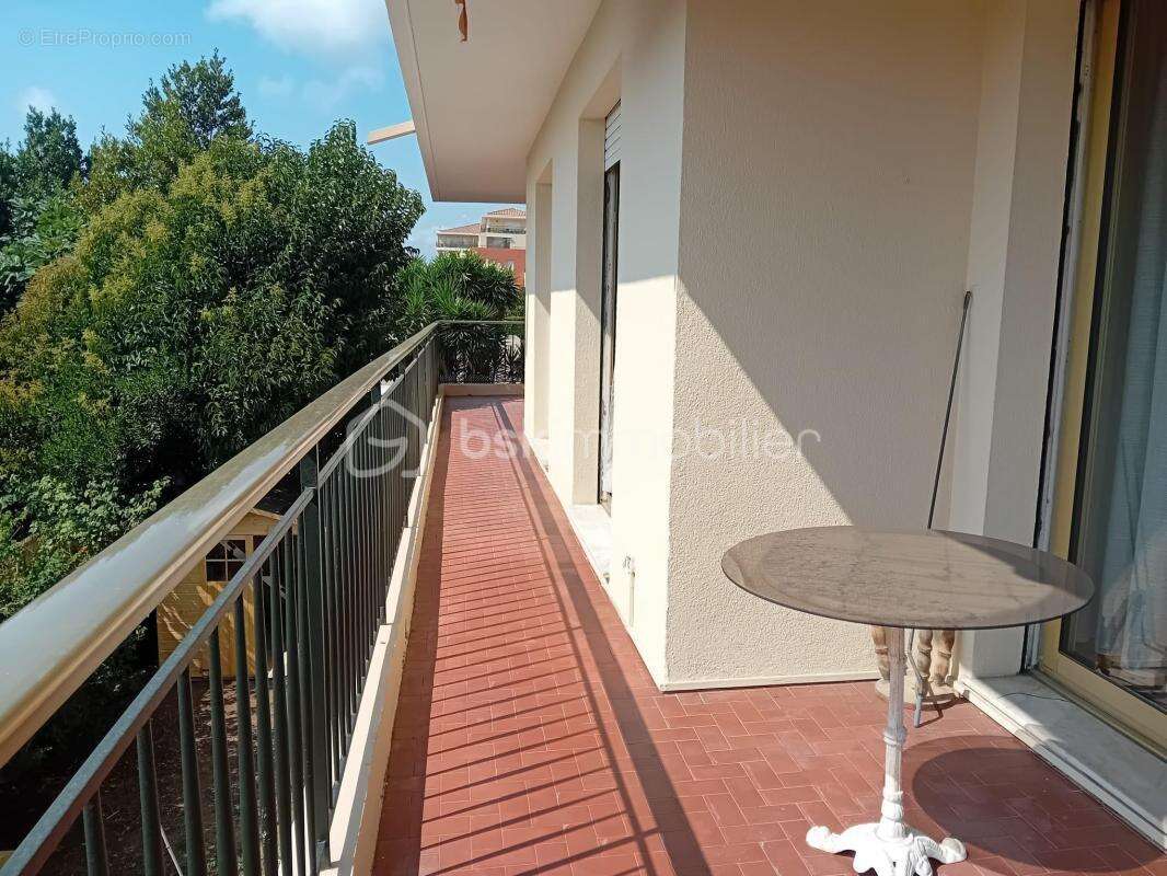 Appartement à SAINT-LAURENT-DU-VAR