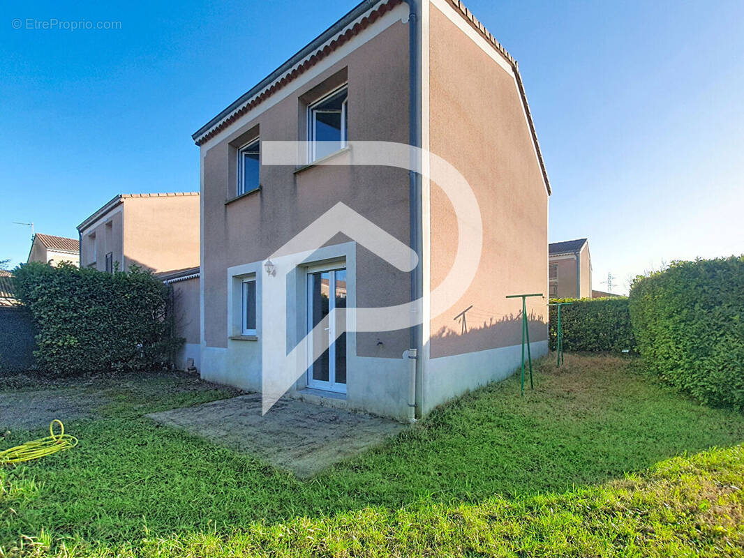 Maison à MONTELIMAR