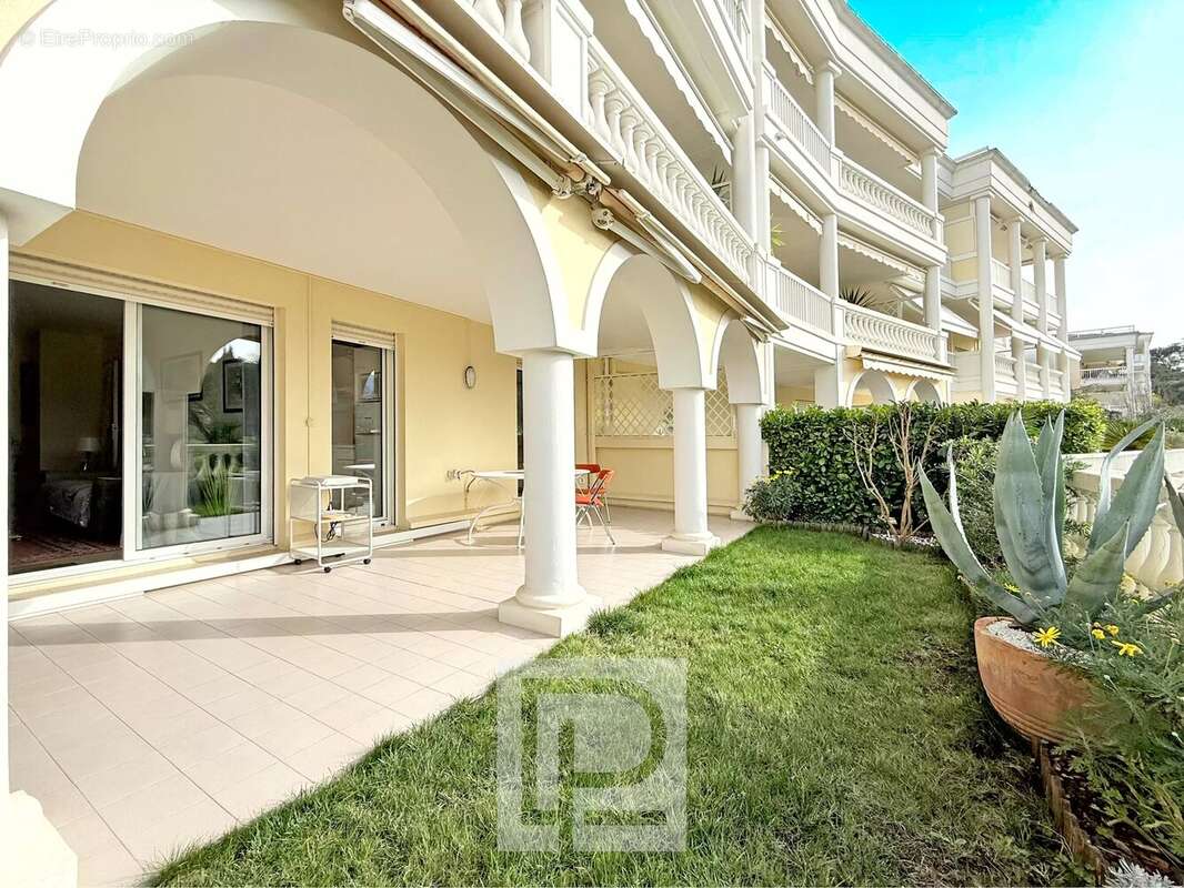 Appartement à MANDELIEU-LA-NAPOULE