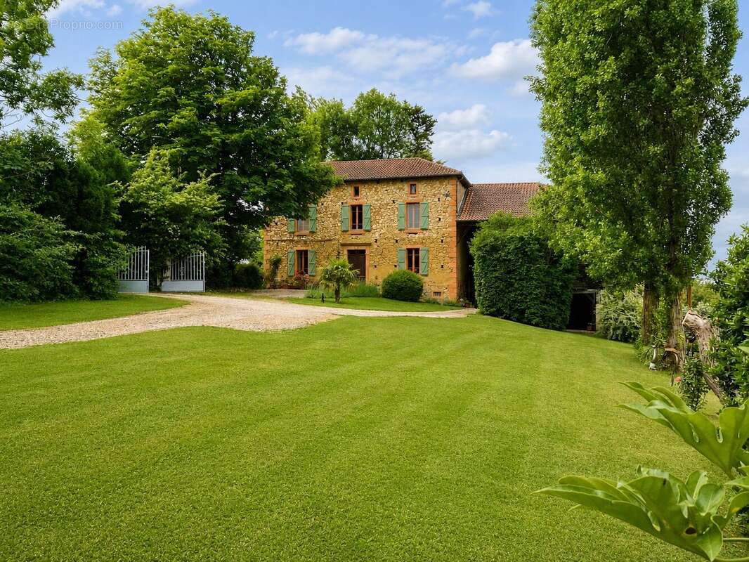 Maison à AURIGNAC