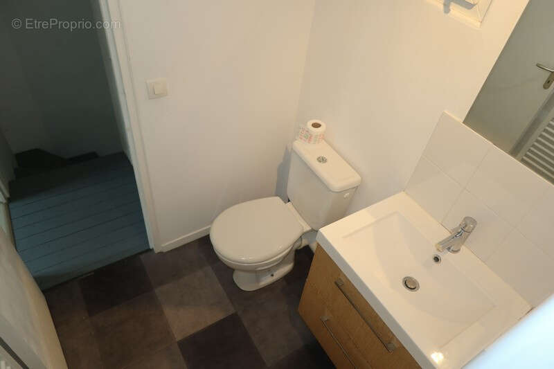 Petite maison   2 chambres   avec cour - photo 8