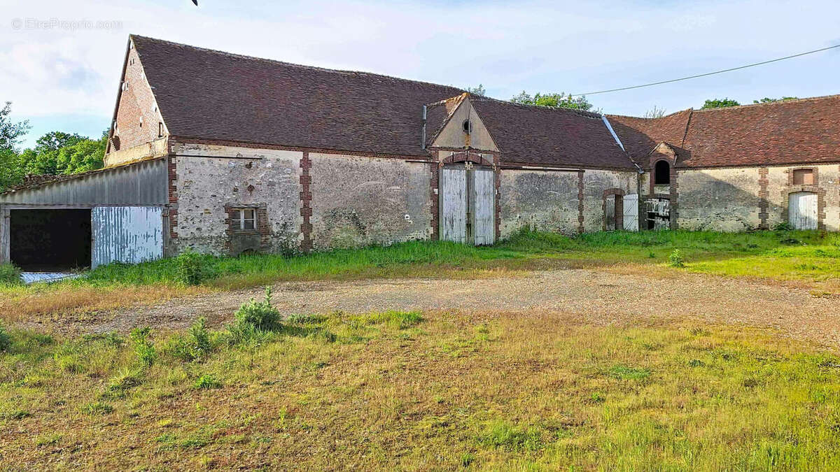 Ancien corps de ferme sur plus de 3.5 hectares - saint-ange-et-torcay - photo 10