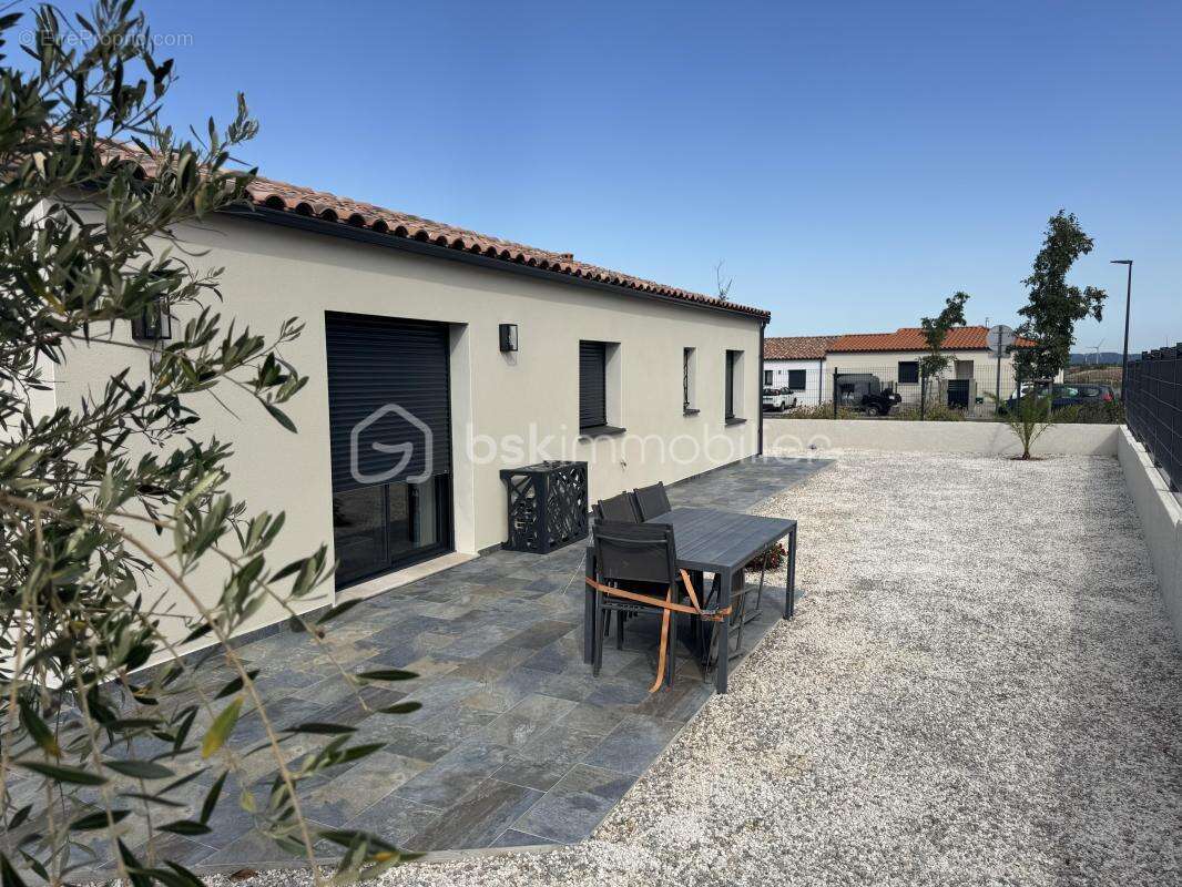 ** Villa contemporaine de 2025 – Plain-pied – Prestations de qualité – Exposition plein sud – Garage motorisé ** - photo 2
