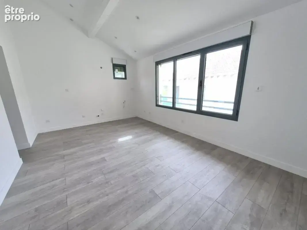 Appartement à SAINT-PAUL-DE-VARAX