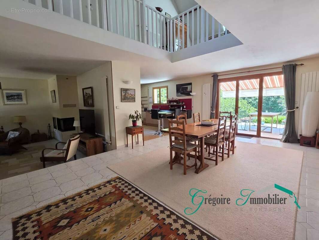 Maison à MONTCOURT-FROMONVILLE