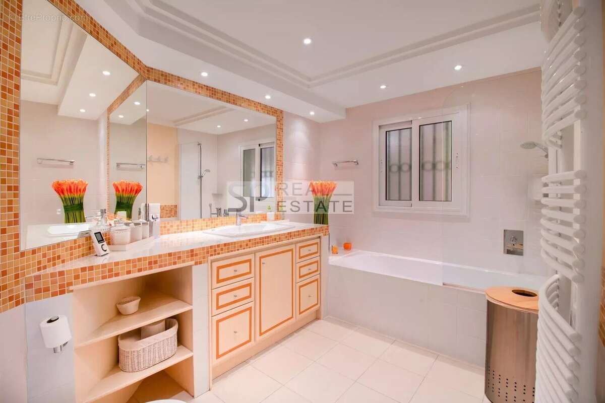 Appartement à MANDELIEU-LA-NAPOULE
