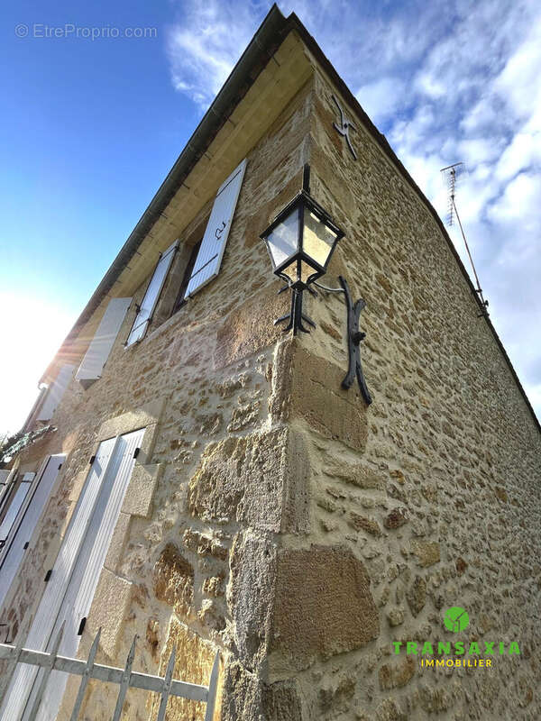 Maison à LEOGEATS