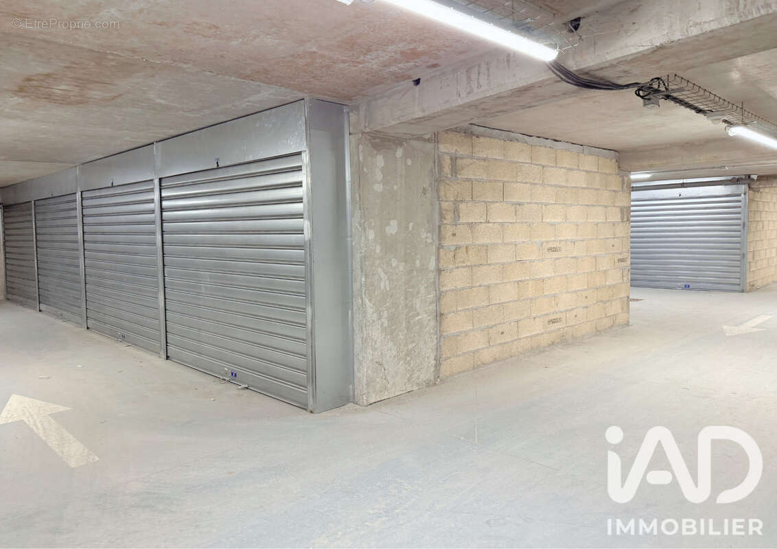 Parking 65 m² à Paris-19e  - photo 2