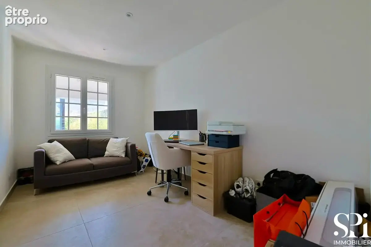 Maison de plain-pied avec piscine, jardin et garage — Toulon, quartier Sainte-Anne / Siblas - photo 19