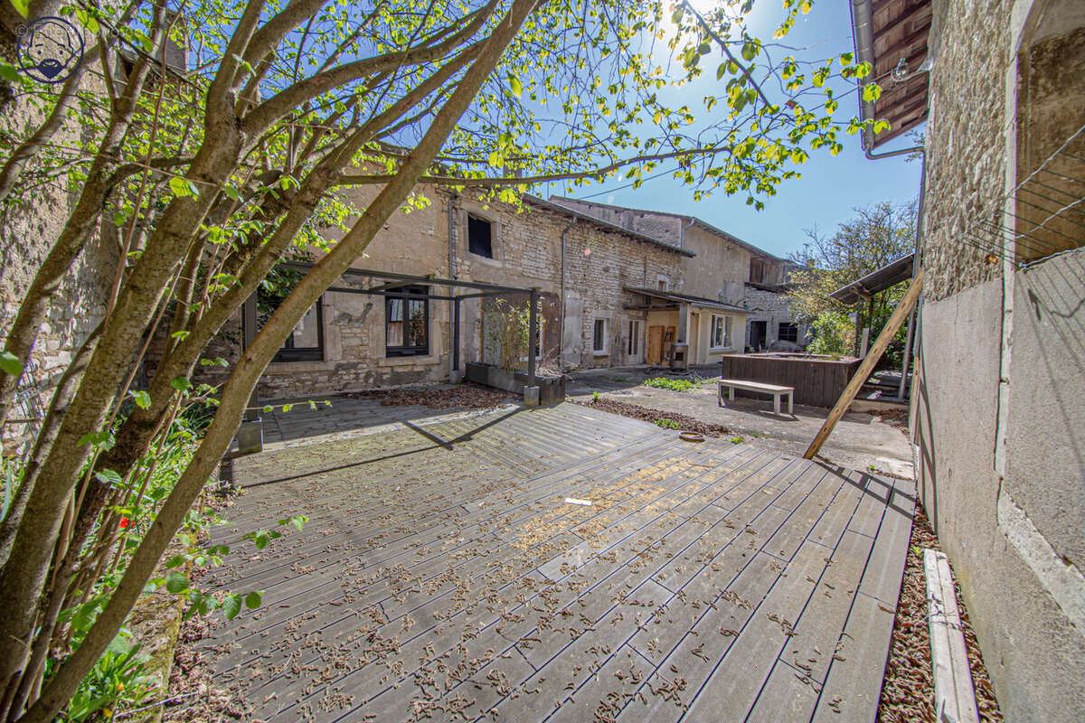 Maison à OURCHES-SUR-MEUSE