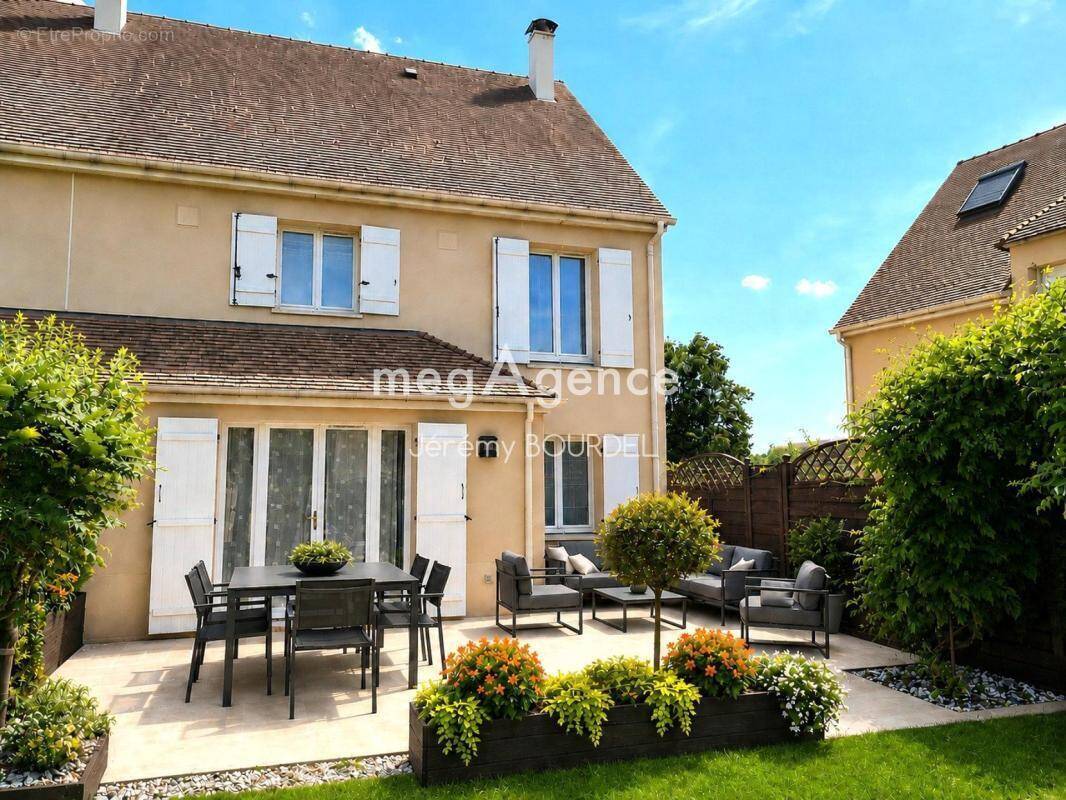 Maison à HOUDAN