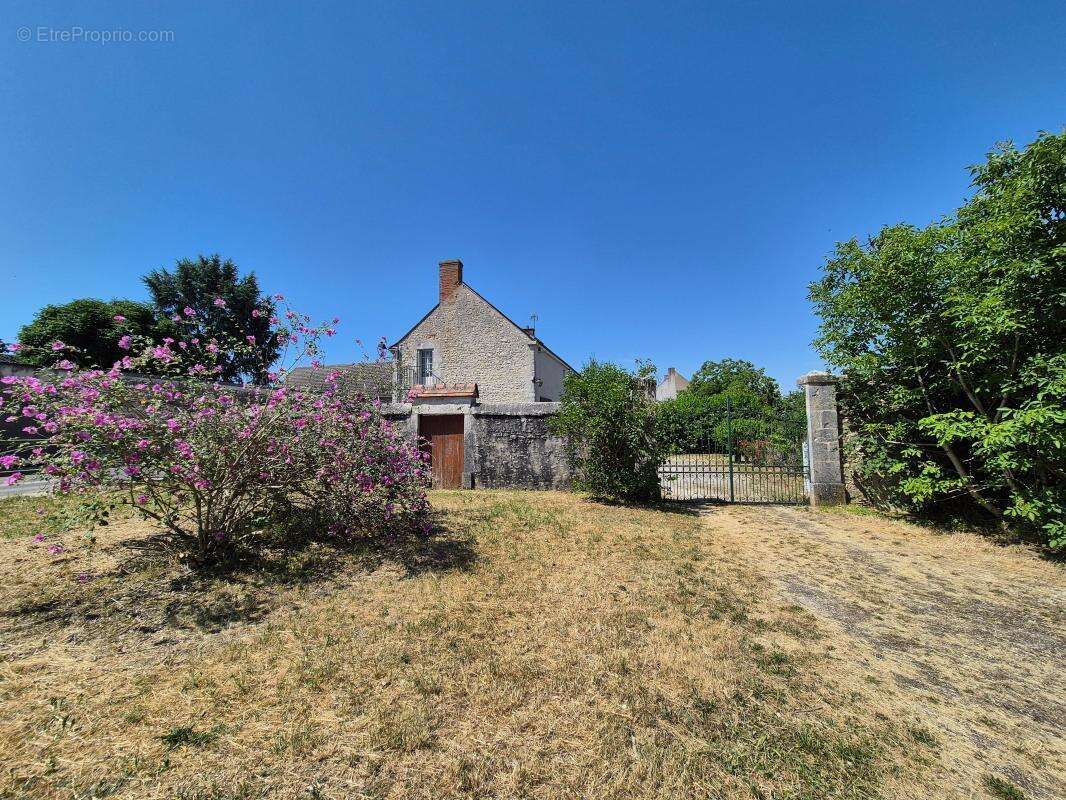 Maison 163 m² – grand terrain 1730 m² – buanderie - grenier - grange - garage - caves – maves (41500) - photo 2