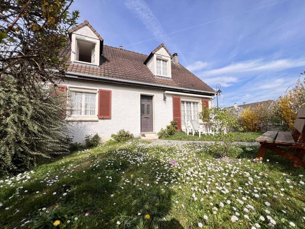 Maison à LES CLAYES-SOUS-BOIS
